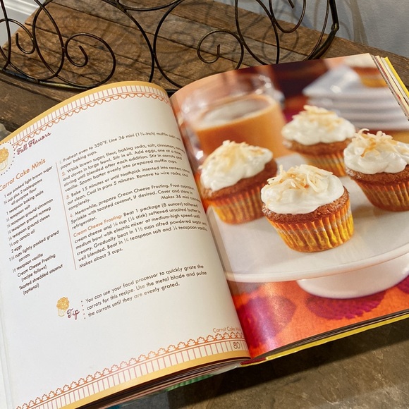 The Cupcake Bible Flexibound - Picture 3 of 5